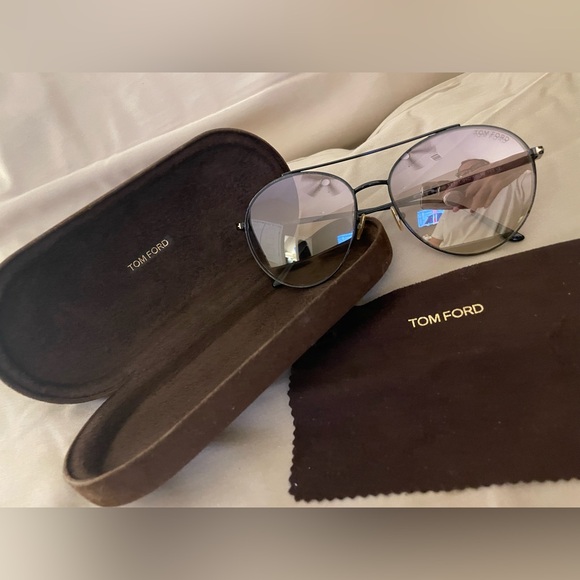 Tom Ford Accessories - Tom Ford Unisex Sunglasses (GREAT condition)